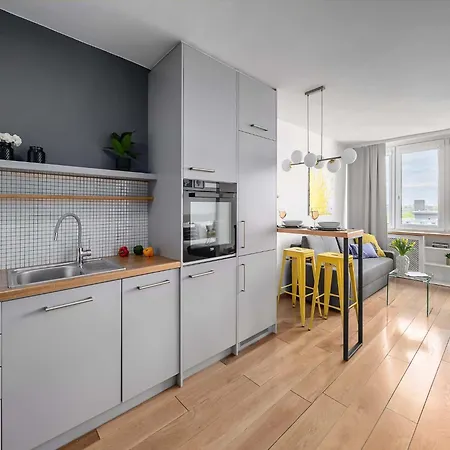 Riverside Flat Near Center Апартаменти *
