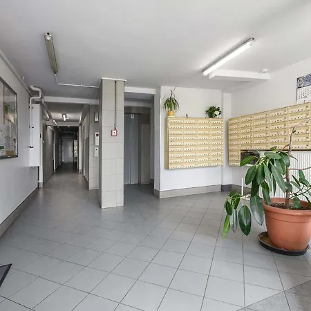 Riverside Flat Near Center Апартаменти