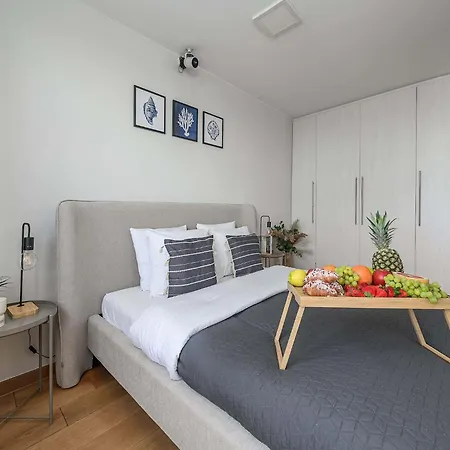 Riverside Flat Near Center Апартаменти Варшава
