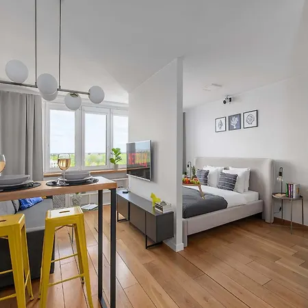 Riverside Flat Near Center